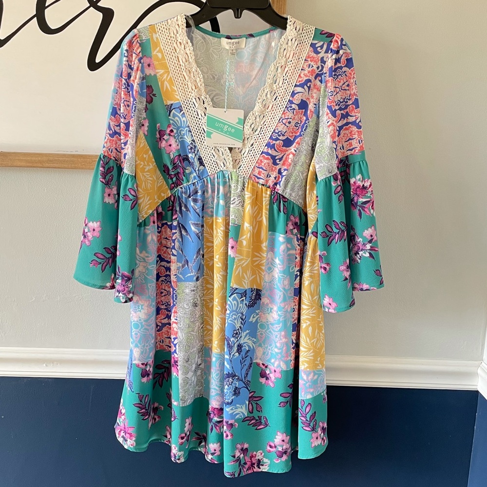 Umgee Lace V Neck Bell Sleeve Floral Dress…